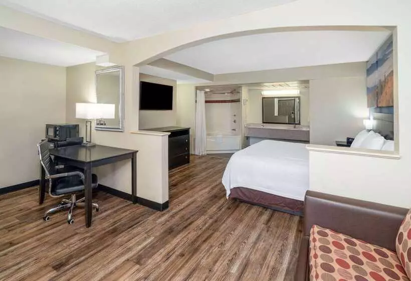 فندق Days Inn By Wyndham Clarksville North Exit 4