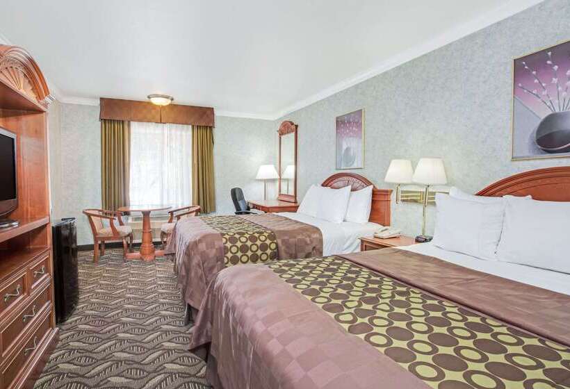 בית מלון כפרי Days Inn By Wyndham Los Angeles Lax/ Redondo&manhattanbeach