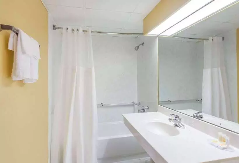 ホテル Days Inn By Wyndham Nashville Saint Thomas West Hospital