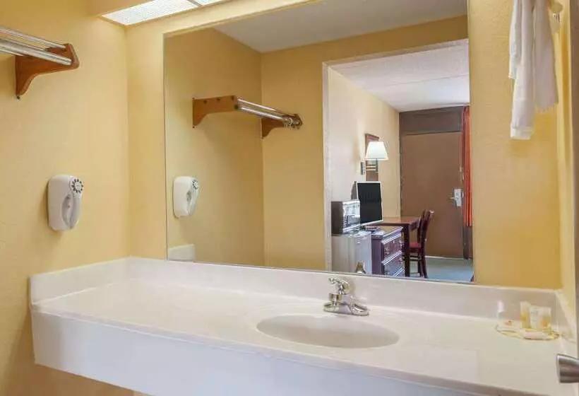 ホテル Days Inn By Wyndham Nashville Saint Thomas West Hospital
