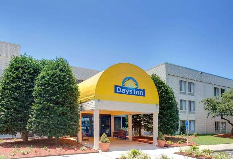 هتل Days Inn By Wyndham Newport News City Center Oyster Point