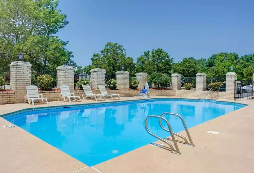 هتل Days Inn By Wyndham Newport News City Center Oyster Point