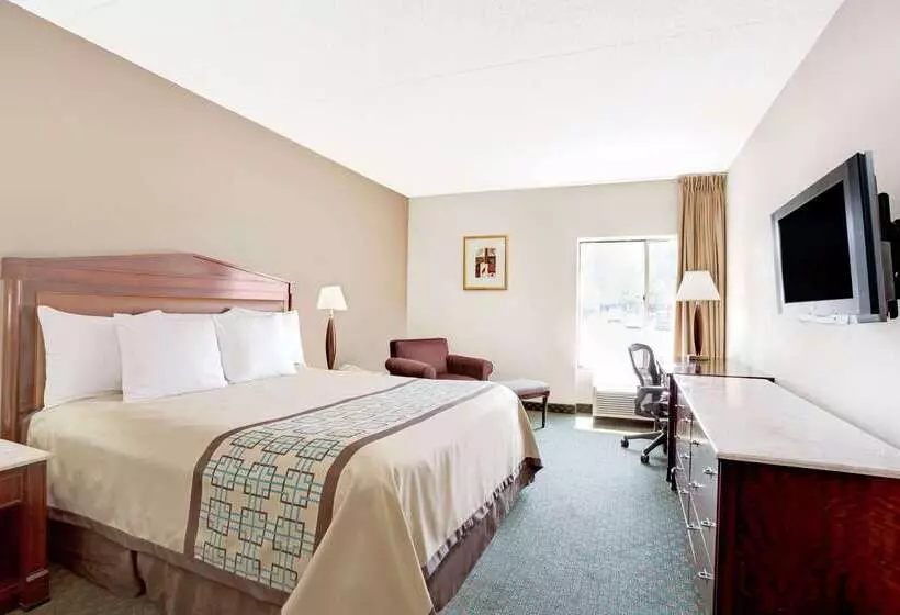 هتل Days Inn By Wyndham Newport News City Center Oyster Point