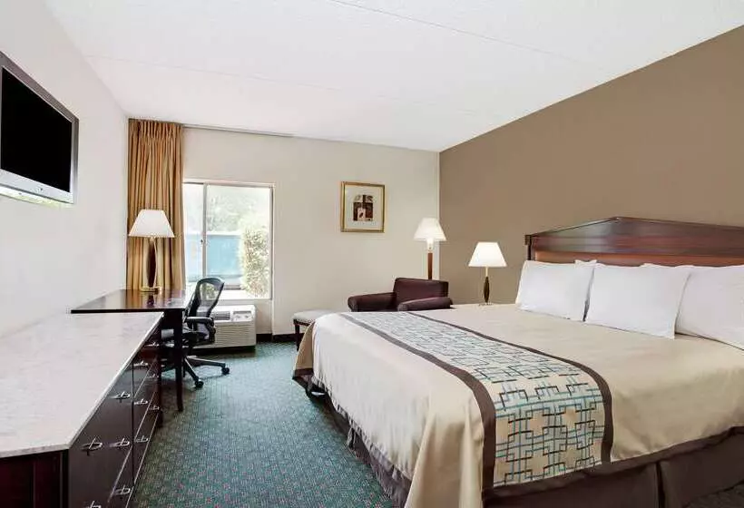 هتل Days Inn By Wyndham Newport News City Center Oyster Point
