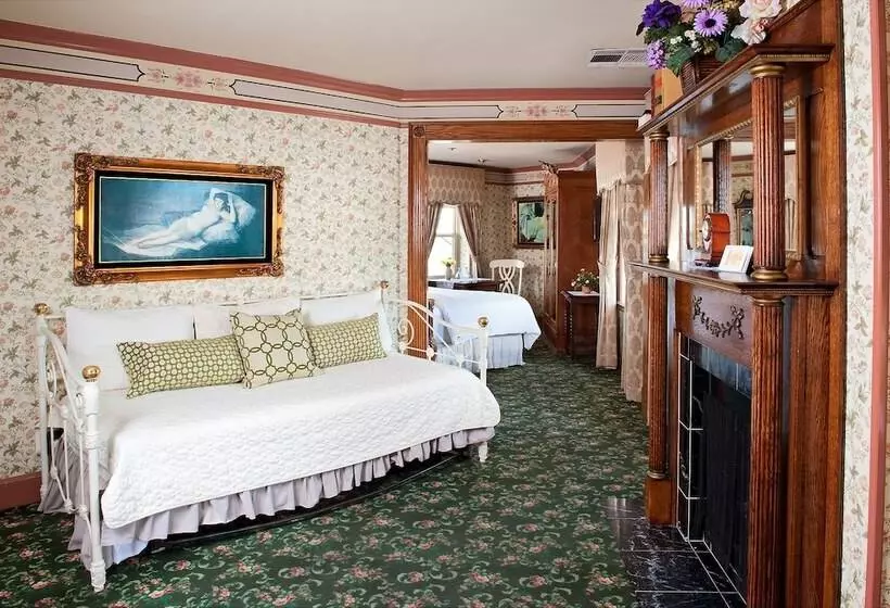 Отель Doryman's Oceanfront Inn