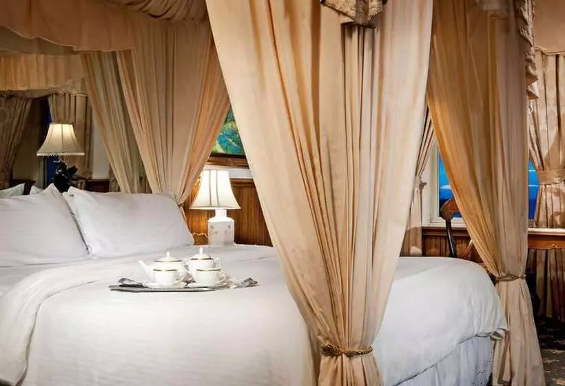 Отель Doryman's Oceanfront Inn