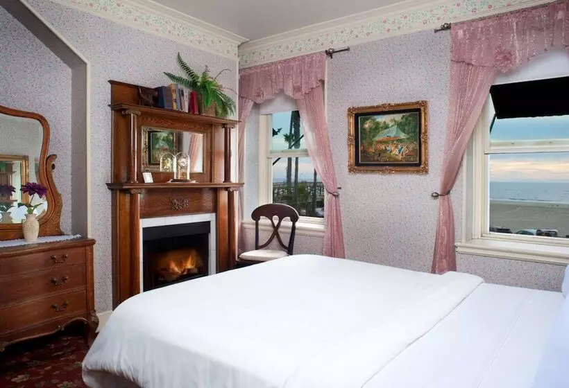 Отель Doryman's Oceanfront Inn