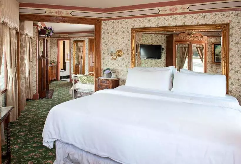 Отель Doryman's Oceanfront Inn