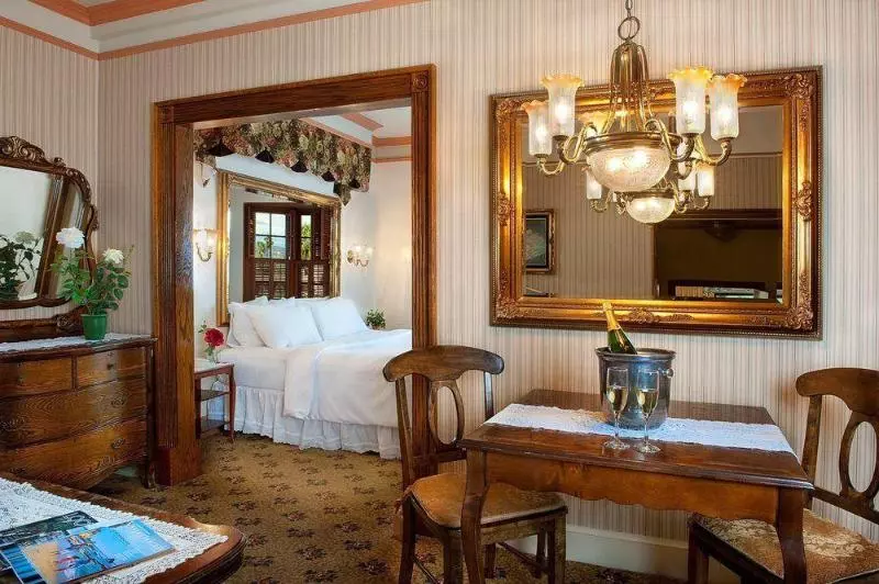 Отель Doryman's Oceanfront Inn