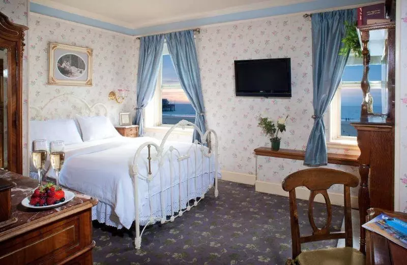 Отель Doryman's Oceanfront Inn