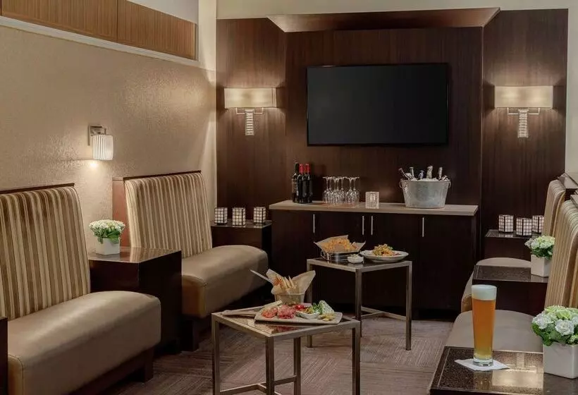 Doubletree Suites By Hilton Hotel Boston   Cambridge