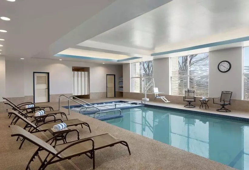 Doubletree Suites By Hilton Hotel Boston   Cambridge