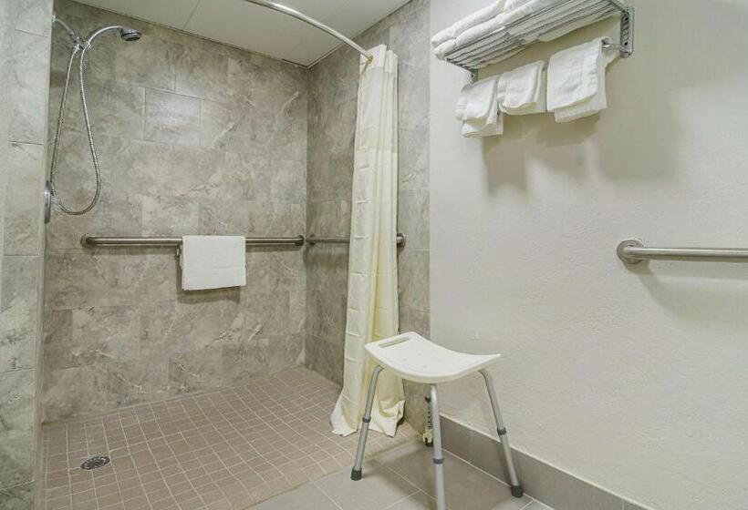 فندق Quality Inn Raeford