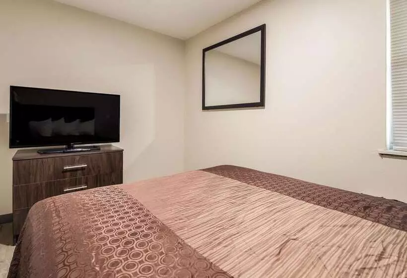 Отель Quality Inn & Suites Dallas Cityplace