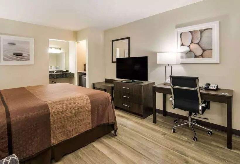 Отель Quality Inn & Suites Dallas Cityplace