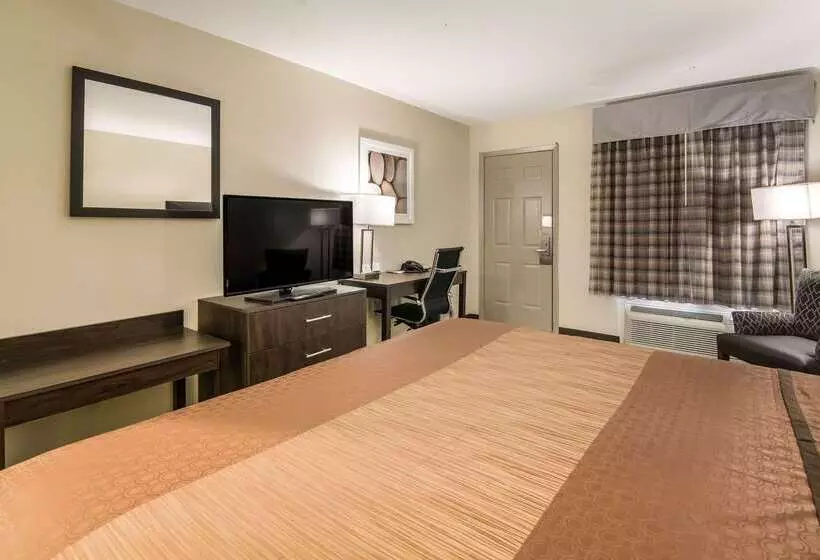 Отель Quality Inn & Suites Dallas Cityplace