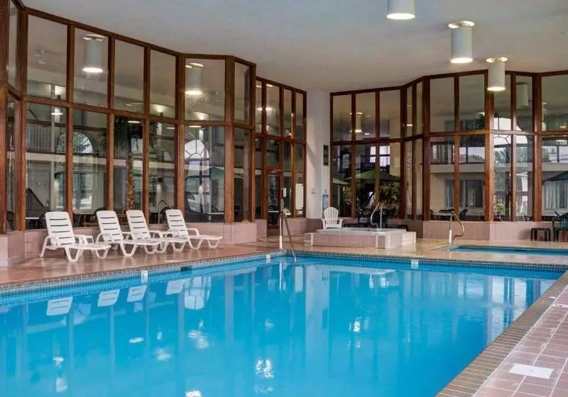 هتل Devils Lake Inn