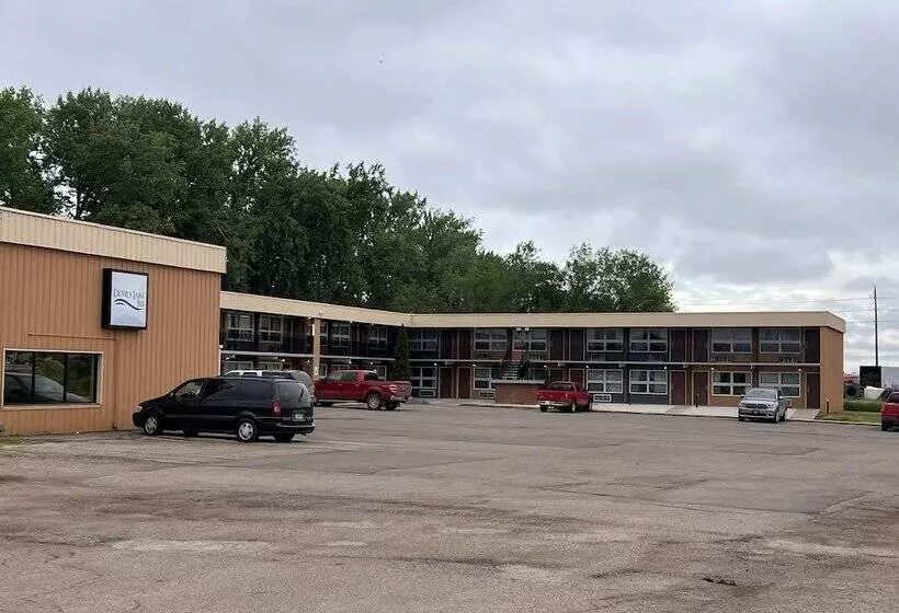 هتل Devils Lake Inn