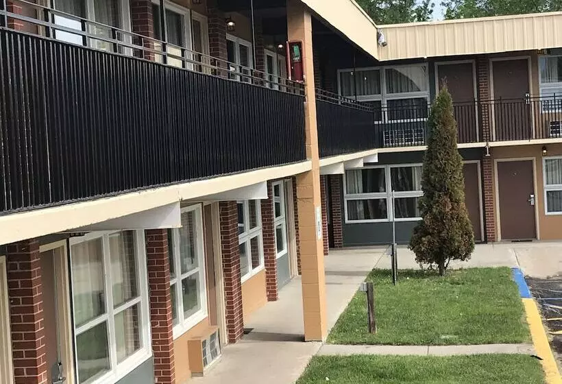 هتل Devils Lake Inn