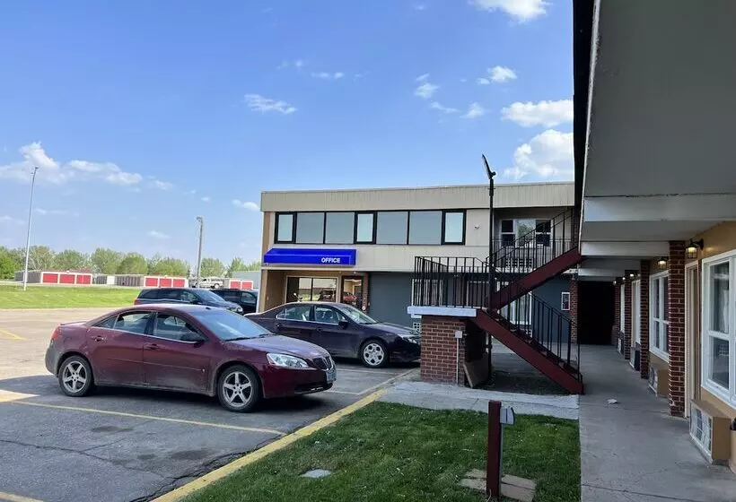 هتل Devils Lake Inn