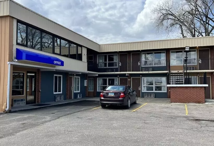 هتل Devils Lake Inn