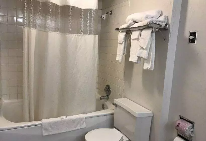 هتل Devils Lake Inn