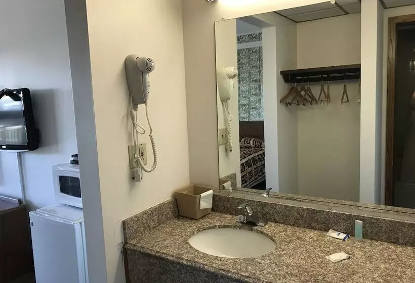 هتل Devils Lake Inn