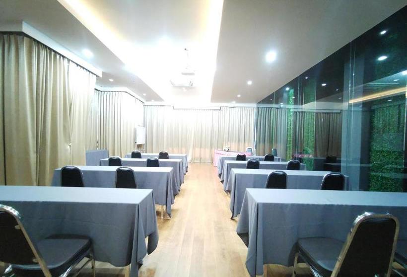 호텔 Hfive Suvarnabhumi