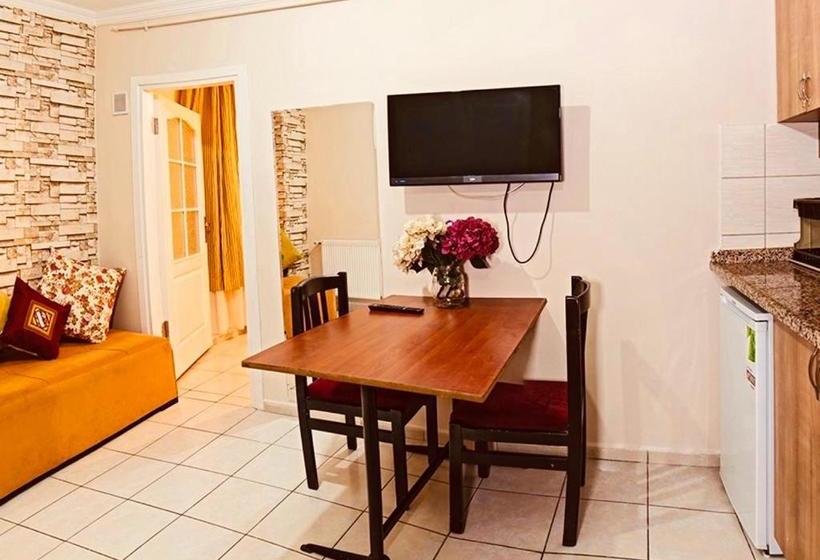 Hotel White Palace Apart  Old City