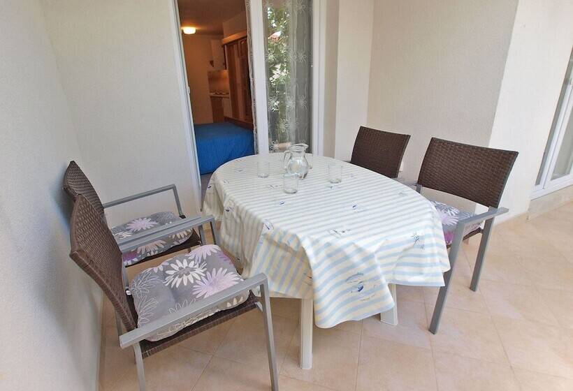 Apartments Romano 1099