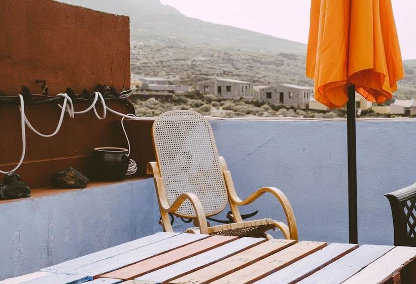 Blue Canary Hostel Adults Only