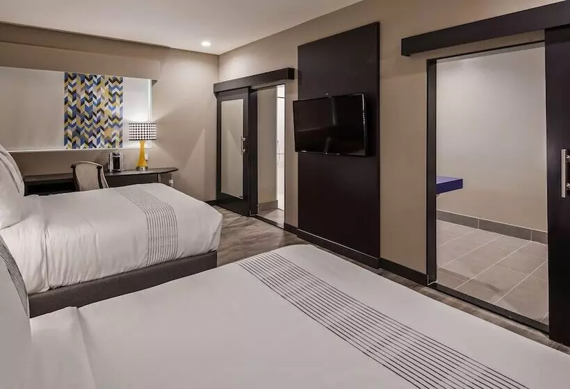 ホテル Glō Best Western Tulsa Catoosa East Route 66