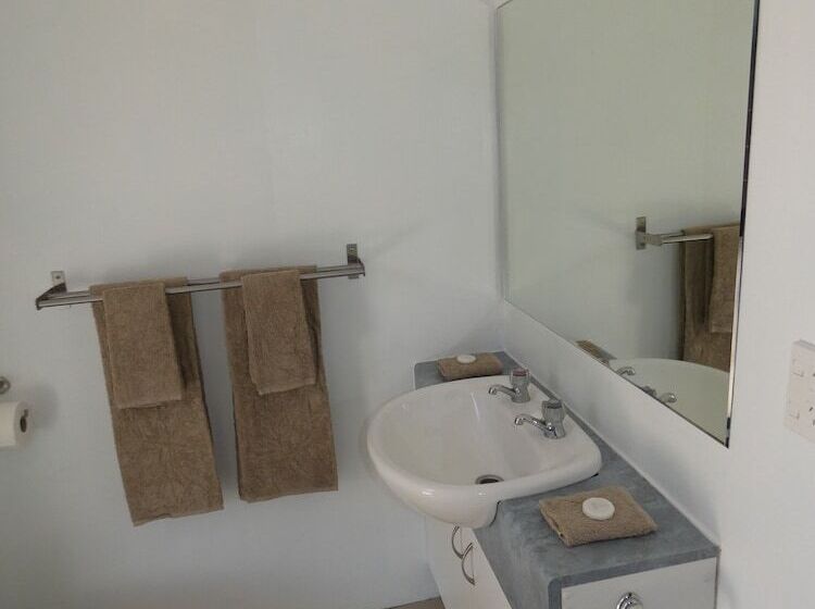 پانسیون Aroa Kainga Bungalows And Apartment