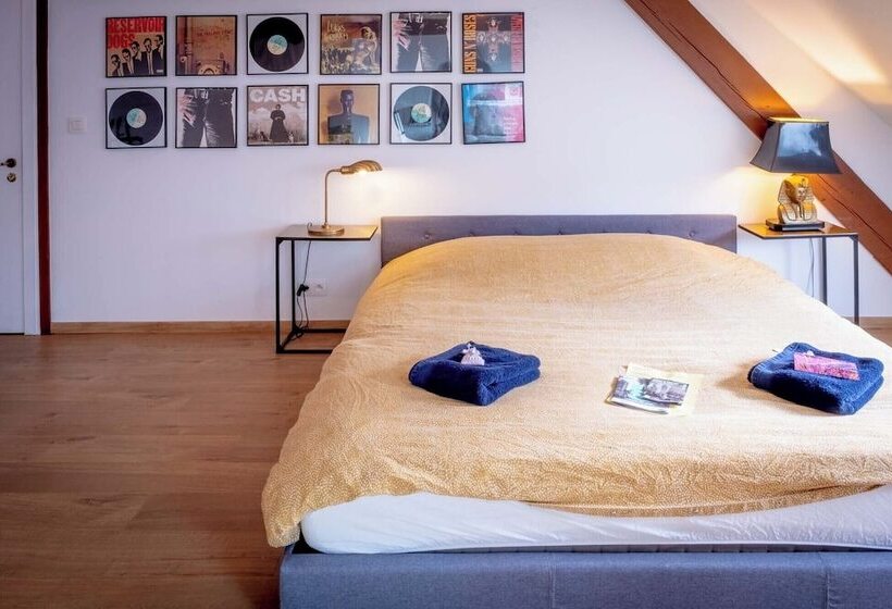 تختخواب و صبحانه Quartier Leonard