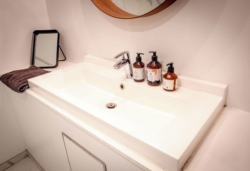 تختخواب و صبحانه Quartier Leonard