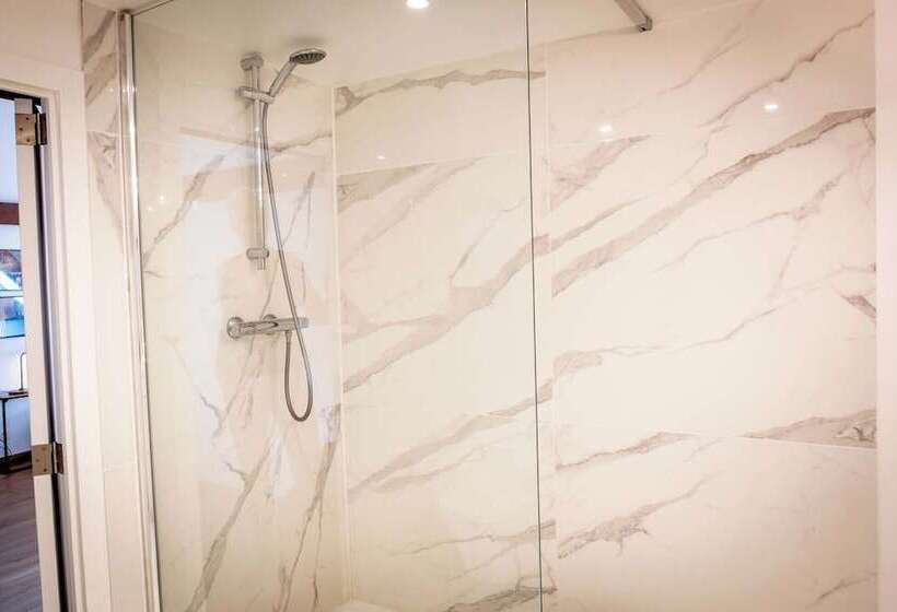 تختخواب و صبحانه Quartier Leonard