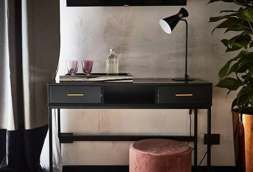 مسافرخانه Naman Hotellerie   Margutta
