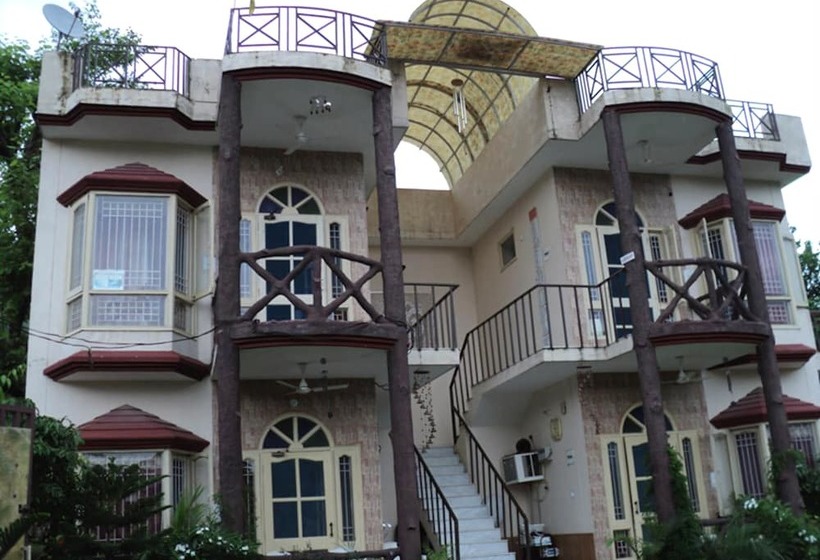 Hotelli Camp Aqua Forest