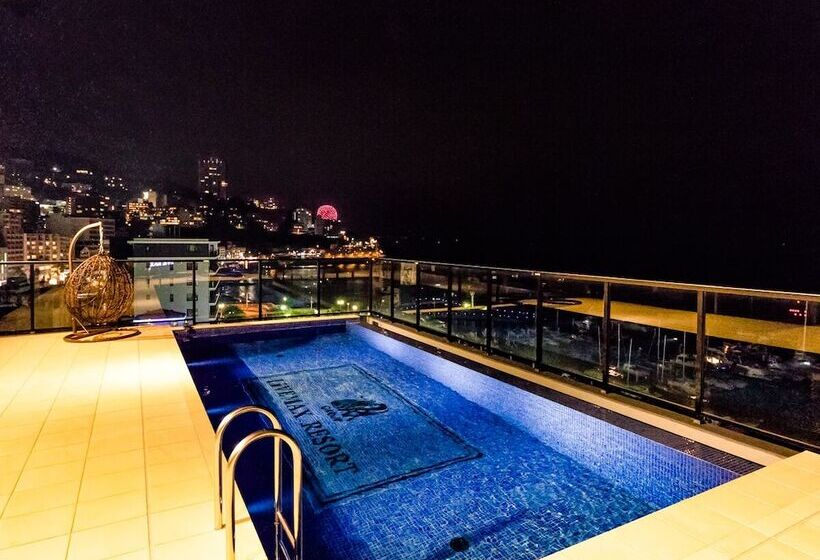 בית מלון כפרי Livemax Resort Atamiseafront