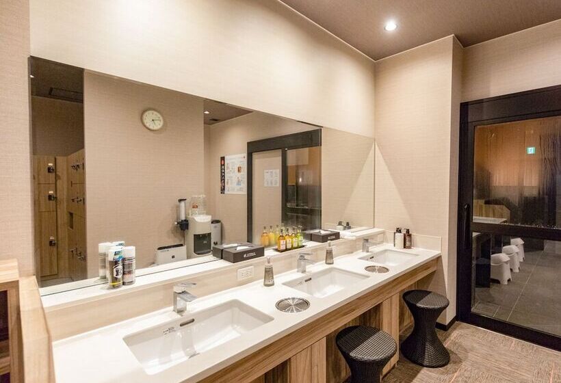 בית מלון כפרי Livemax Resort Atamiseafront