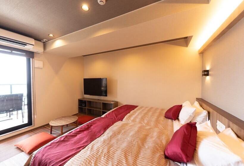 בית מלון כפרי Livemax Resort Atamiseafront