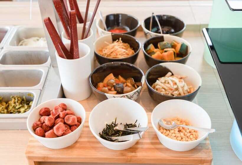 בית מלון כפרי Livemax Resort Atamiseafront