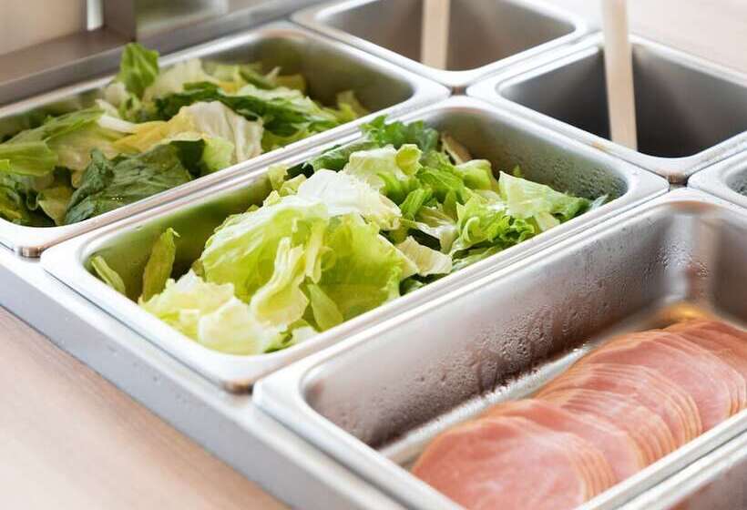 בית מלון כפרי Livemax Resort Atamiseafront