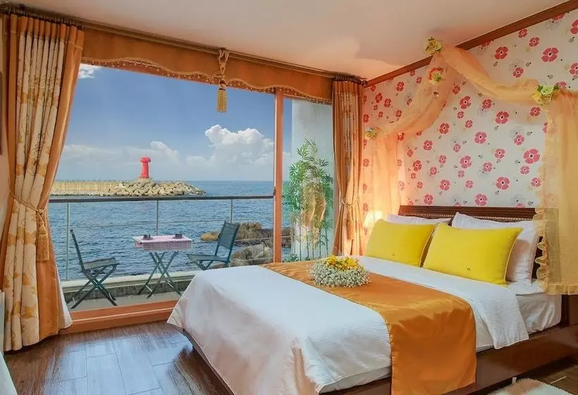 Sea Rainbow Pension