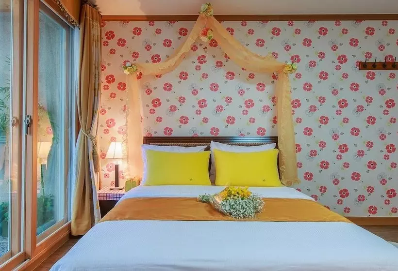 Sea Rainbow Pension