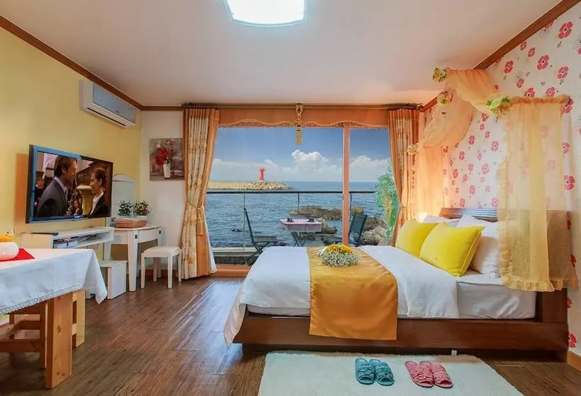 Sea Rainbow Pension