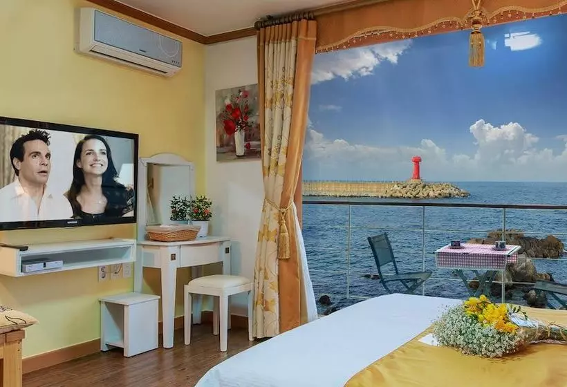 Sea Rainbow Pension