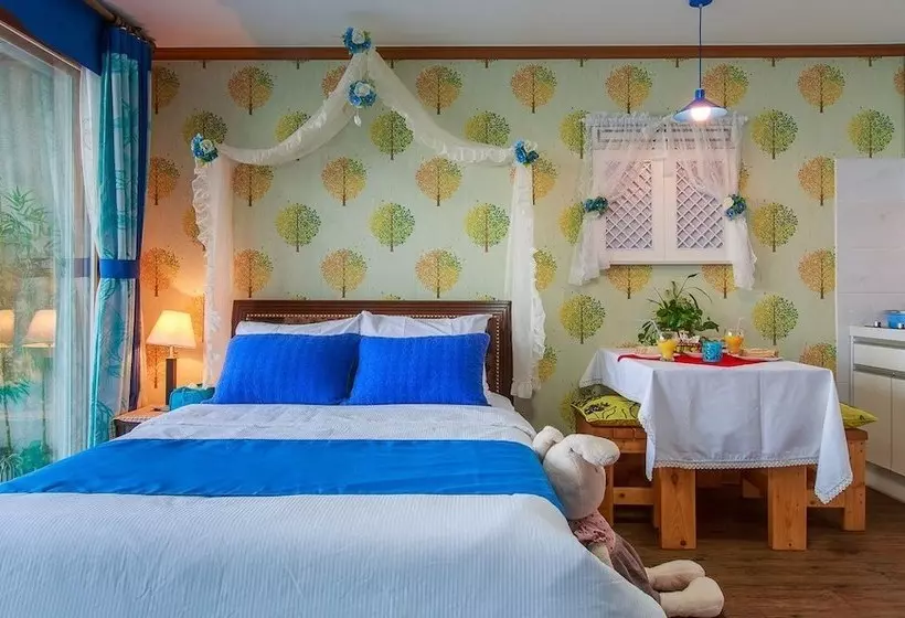 Sea Rainbow Pension