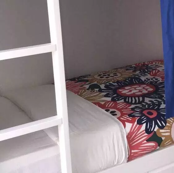 Retkeilymaja Charming Episode