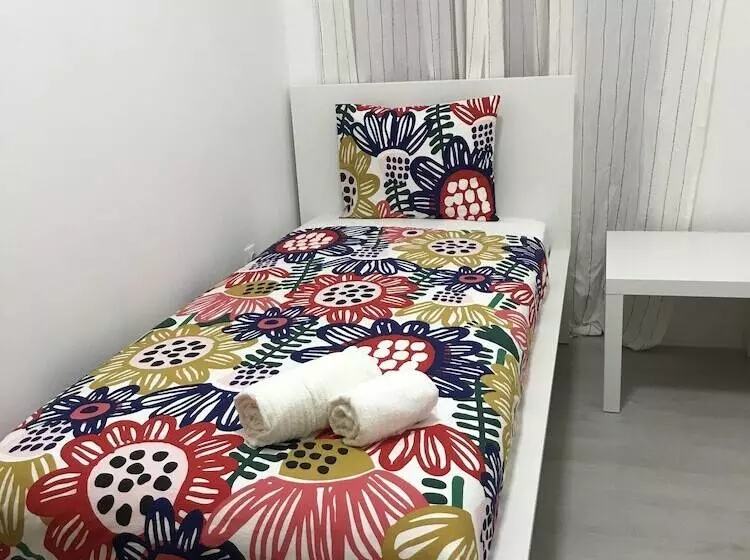 Retkeilymaja Charming Episode